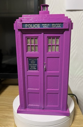 Who pink tardis - pink,