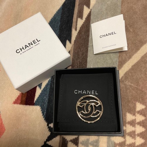Chanel brooch - chanel,