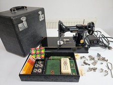 Singer 221-1 Featherweight Sewing Machine w/ Carry Case And Accessories USA PLUG