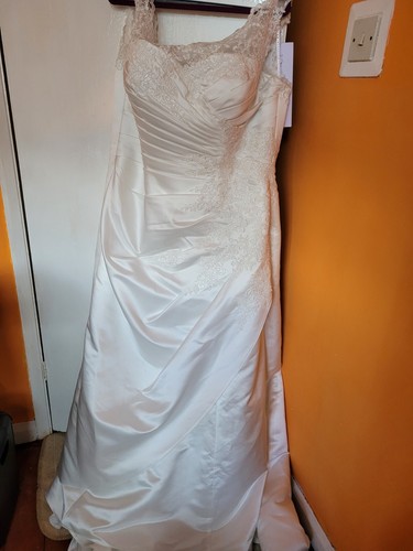 Victoria kay wedding dress off - victoria,