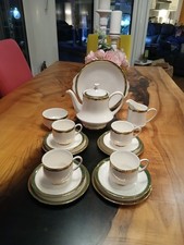 Lovely Royal Albert Paragon - Elgin - 16 Piece Tea Set  (4 person setting)