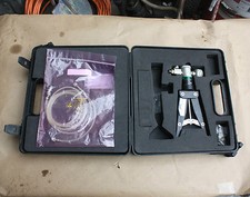 Beamex Model PGM 0-20 Bar 0-300 Psi Hand-operated pressure calibration pump CASE