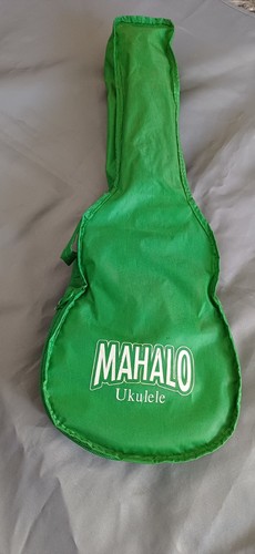 Green mahalo ukulele zipped - green,