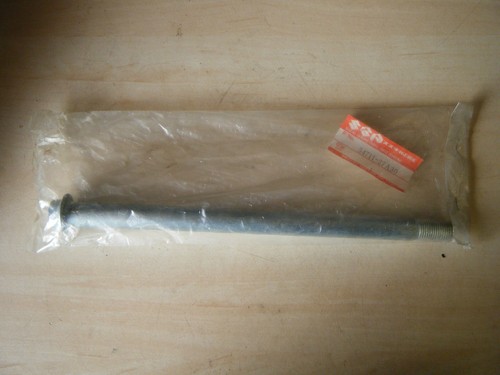Suzuki front wheel spindle - o.e,
