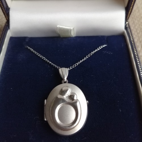 9ct gold necklace locket - 9ct,