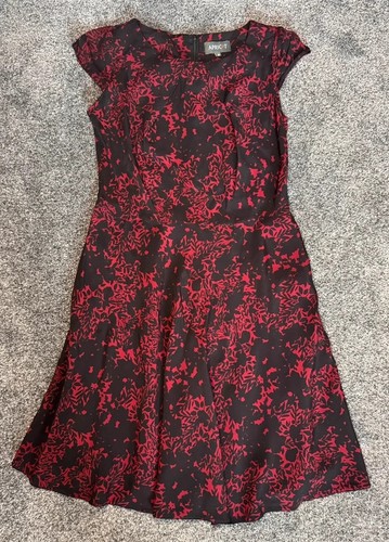 Apricot red black floral fit - red,