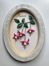 M&S Vintage Oval 3D Hand