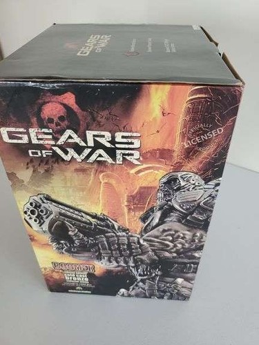 Gears war boomer statue - war,