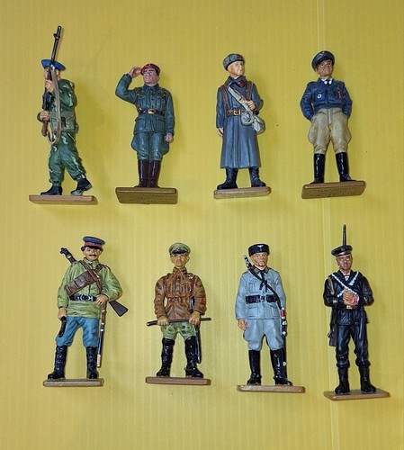 Metal toy russian - 1/32,