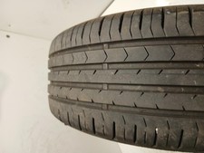 TYRE BRANDED CONTINENTAL CONTI PREMIUM CONTACT 5. 92H. DOT 4821. APPROX 5MM