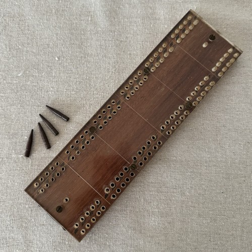 Vintage wooden cribbage board - cribbage,