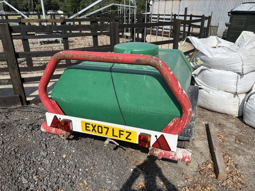 Water bowser with room - water,