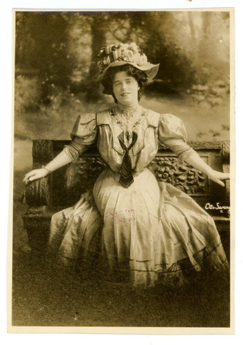 Vintage 5x8 photo vesta - photo,