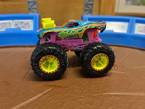 Hot wheels monster trucks - hot,