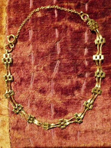 9ct 375 gold gate bracelet - 9ct,