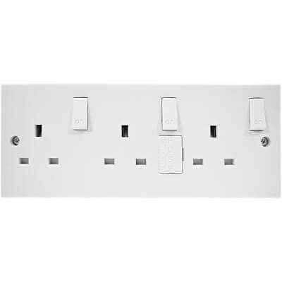 Triple switched socket - switched,