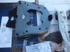 Givi SR691 alloy plate for BMW F800R in good condition comes with all fittings