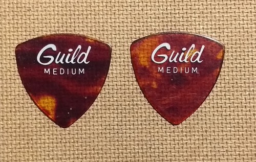 Guild bass guitar plectrums - 2,
