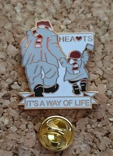 HEART OF MIDLOTHIAN BADGE ITS