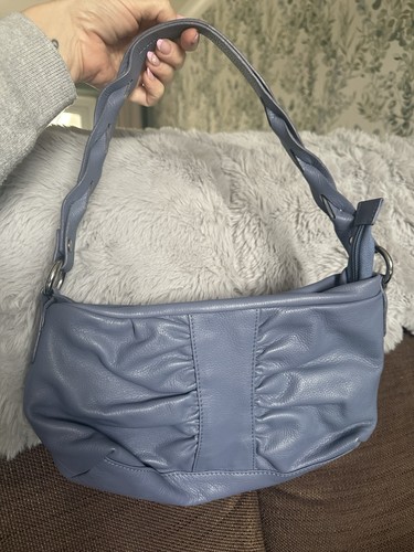Hotter cornflower blue grey - blue,