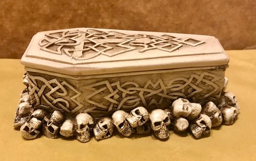 Skull resin coffin trinket - skull, box