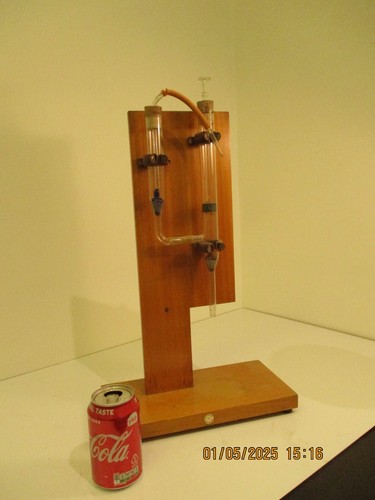 Force pump vintage physics - force, {physics}