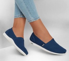 Woman Skechers BOBS Plush Arch