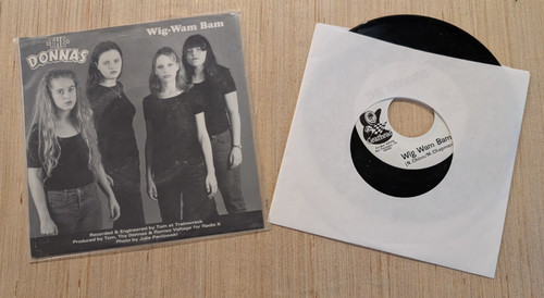 The donnas groovie ghoulies - the,