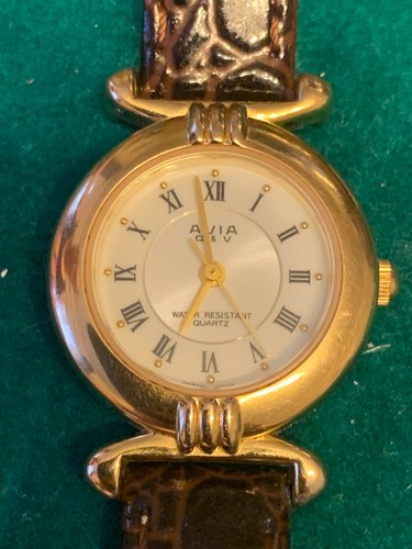 Vintage avia ladies - q&v, gold