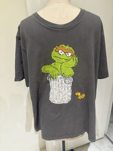 Uniqlo kaws sesame street grey - uniqlo,