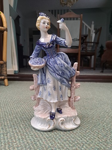 Blue white porcelain lady - blue/white,