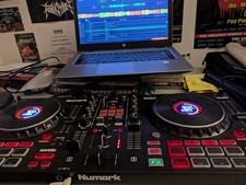 Numark Mixtrack Platinum FX