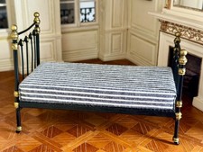 Dolls house miniature 1:12