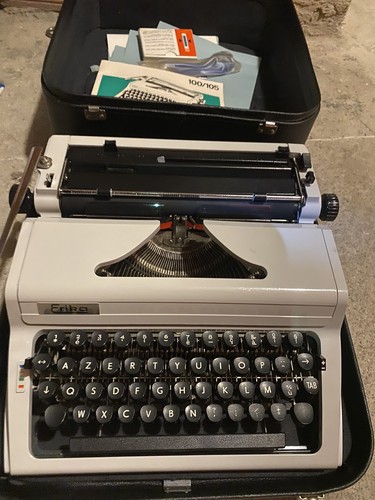 Vintage erika 100 - erika, handheld