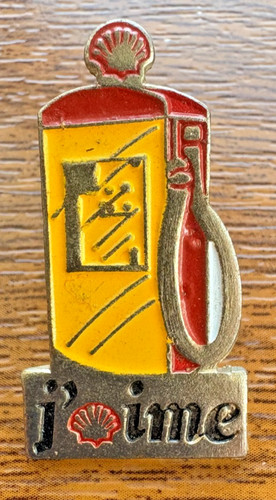 Shell petrol pump pin badge - petrol,