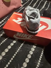 Nike Trainers Size 6 And Half