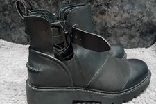 UGG® AUSTRALIA STOCKTON BLACK