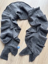 Vera Wang Designer Vintage Wool Winter Warm Scarf Ruffles Frill Floaty Unique VG