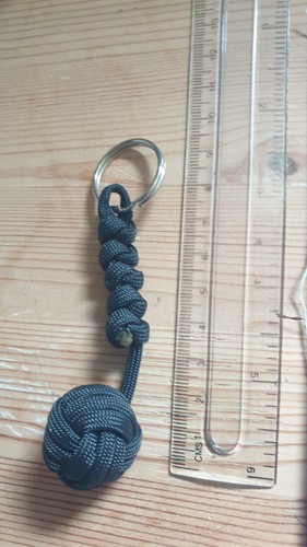 Paracord key ring hand - key,