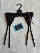 NEW EX M*S BOUTIQUE, LACE RED LIPS DESIGN SUSPENDER BELT SIZE 12. BLACK/RED MIX