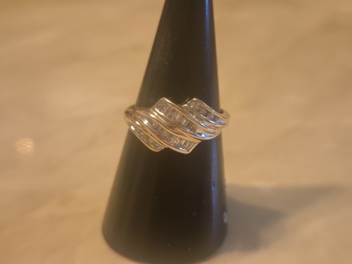 Stunning 9ct yellow - yellow, gold