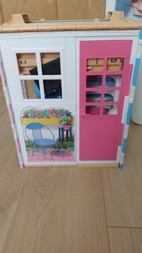 Foldable barbie house and - foldable,