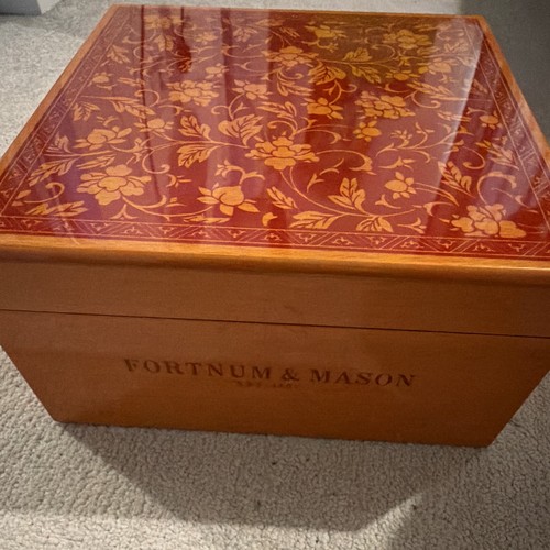 Fortnum mason wooden tea - &,