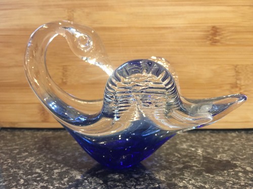 Vintage art glass swan - art,
