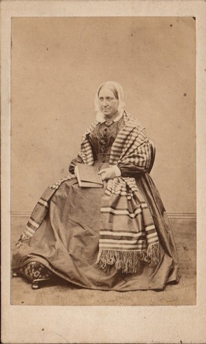 Cdv lady wonderful shawl - lady,