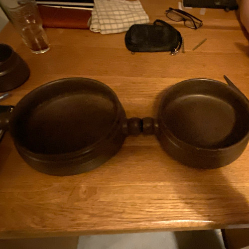 Brown ceramic pans maybe - x,
