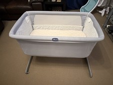Chicco Next2Me Magic2 Co-Sleeping Crib Grey