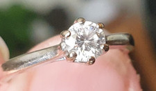 Certified LEO 18ct White Gold