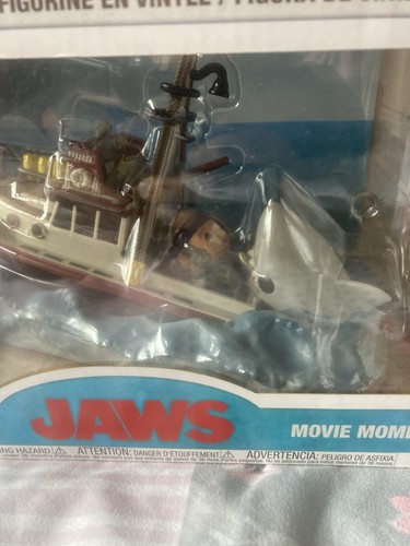 Jaws eating boat pop - eating,