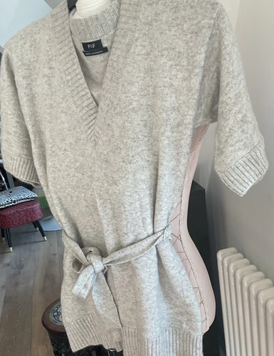 100 cashmere grey v neck - 100%,